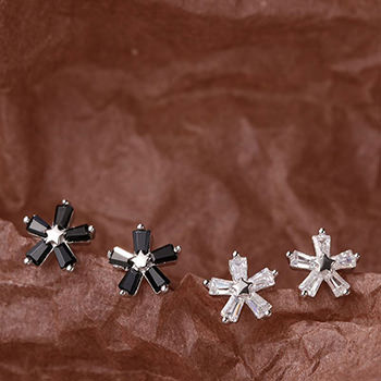 Beautiful CZ Star Flower 925 Sterling Silver Stud Earrings