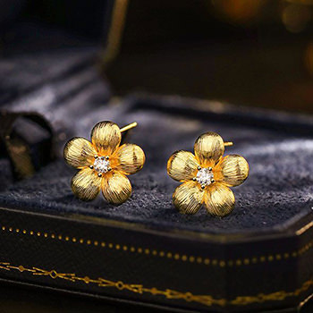 Beautiful Gold Flowers 925 Sterling Silver Stud Earrings