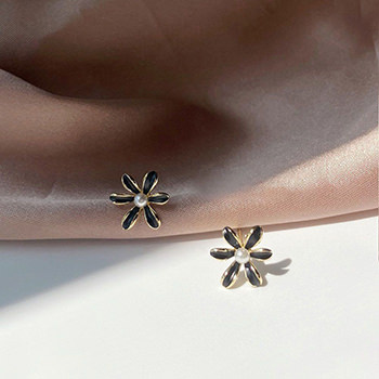 Casual Black Flowers 925 Sterling Silver Stud Earrings