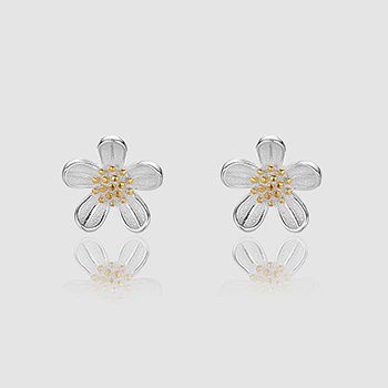 Beautiful Daisy Flowers 999 Sterling Silver Stud Earrings